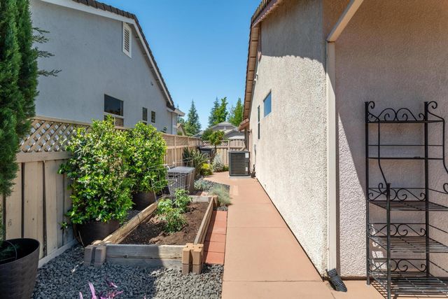 7122 Dream Inn Ln, Roseville, CA 95747