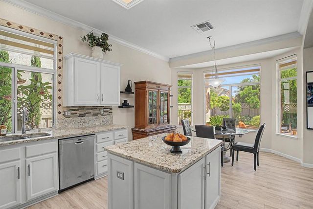 7122 Dream Inn Ln, Roseville, CA 95747