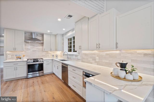 7204 REGENT DR, Alexandria, VA 22307