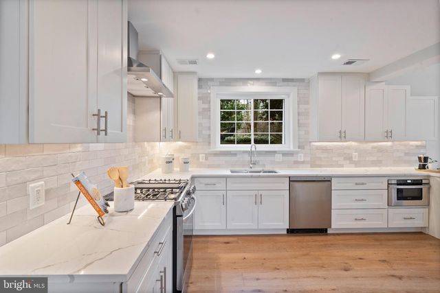 7204 REGENT DR, Alexandria, VA 22307