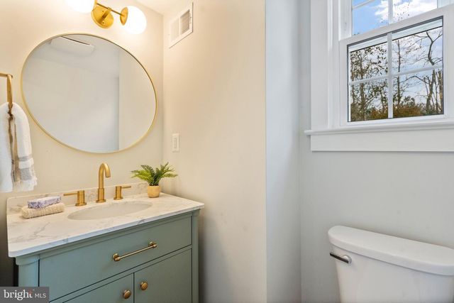 7204 REGENT DR, Alexandria, VA 22307