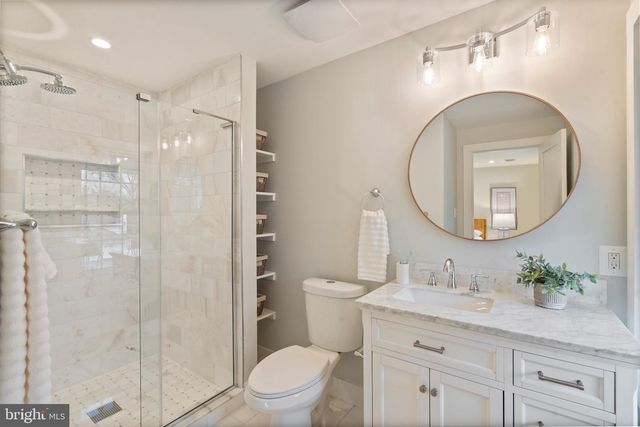 7204 REGENT DR, Alexandria, VA 22307