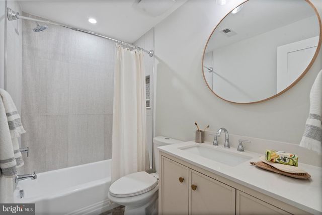 7204 REGENT DR, Alexandria, VA 22307