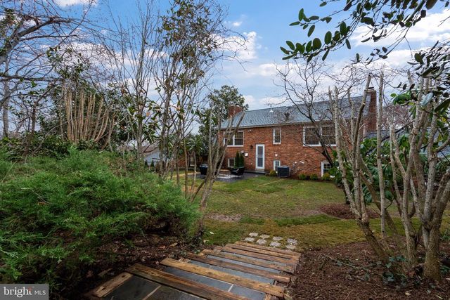 7204 REGENT DR, Alexandria, VA 22307