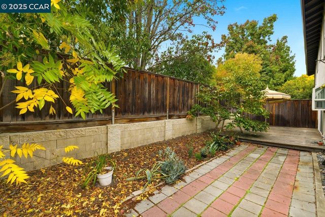 1135 Corrie Ln, Walnut Creek, CA 94597