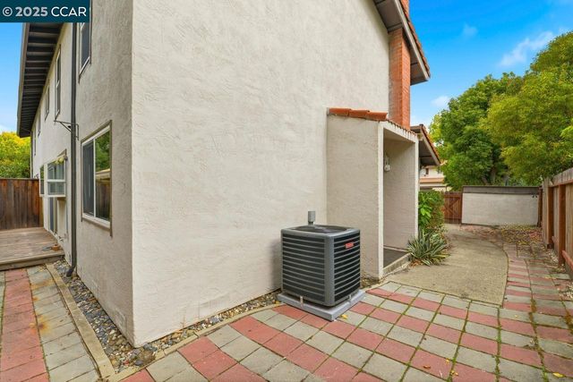 1135 Corrie Ln, Walnut Creek, CA 94597