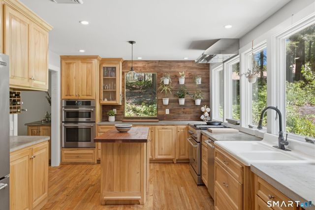 45 Barberry Drive, Burlington, CT 06013