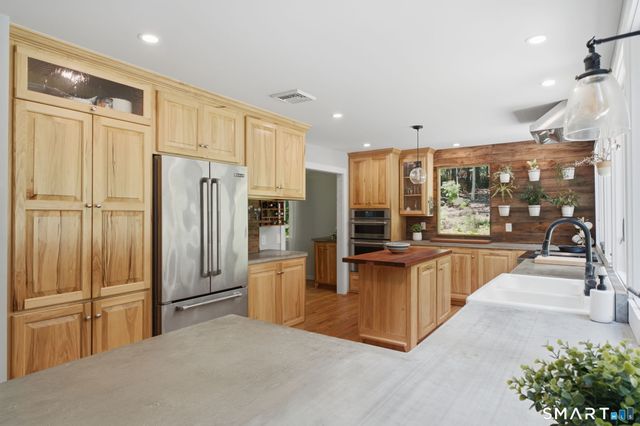 45 Barberry Drive, Burlington, CT 06013