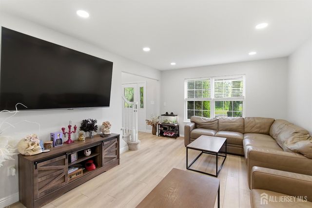 374 mounts mills Road, Monroe, NJ 08831