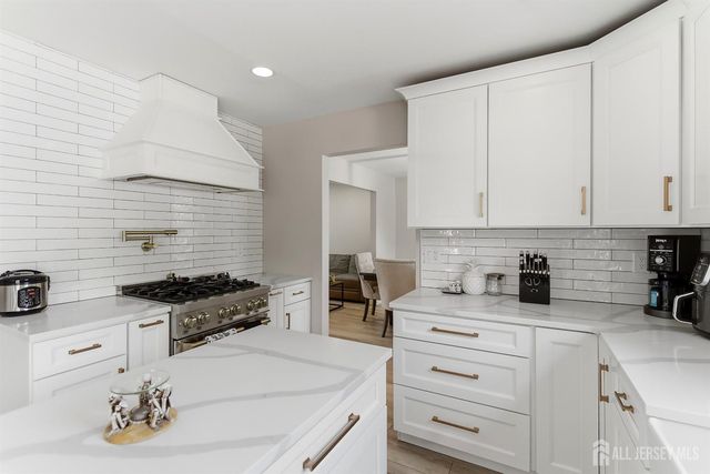 374 mounts mills Road, Monroe, NJ 08831