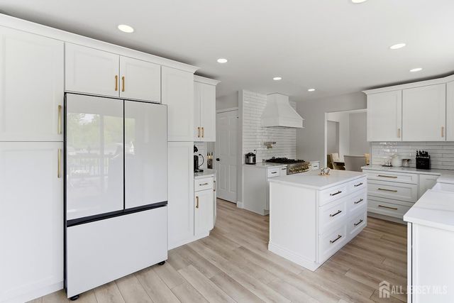 374 mounts mills Road, Monroe, NJ 08831