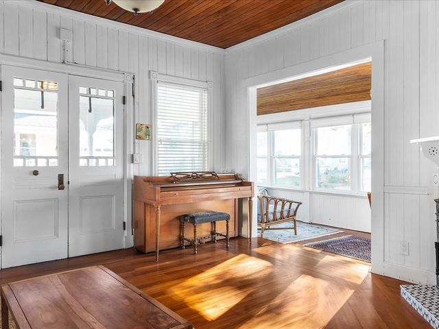 51 Ninth Avenue, Warwick, RI 02886