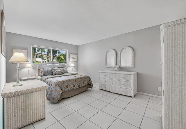 752 LORI Drive 217, Palm Springs, FL 33461