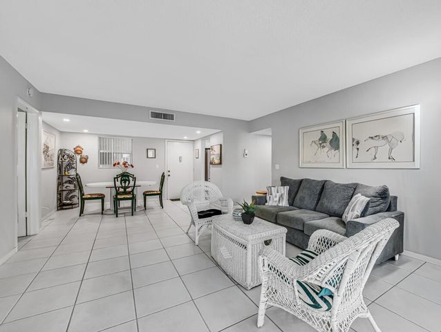 752 LORI Drive 217, Palm Springs, FL 33461