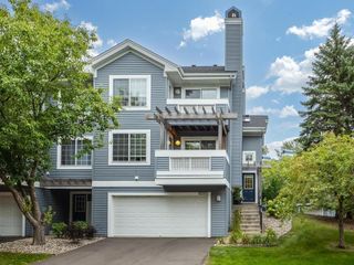 15605 24th Avenue N H, Plymouth, MN 55447