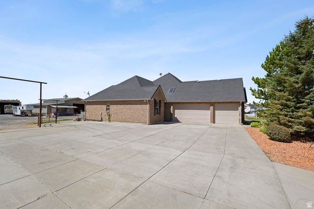 1829 W HERITAGE RANCH DR, Farr West, UT 84404