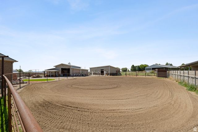1829 W HERITAGE RANCH DR, Farr West, UT 84404