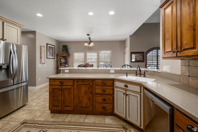 1829 W HERITAGE RANCH DR, Farr West, UT 84404