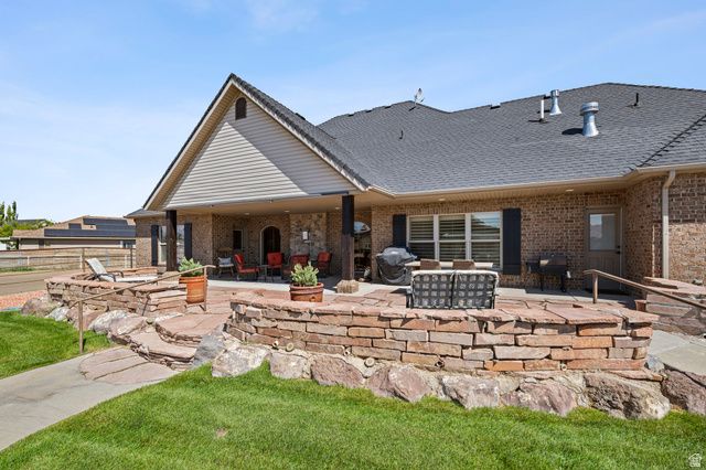 1829 W HERITAGE RANCH DR, Farr West, UT 84404