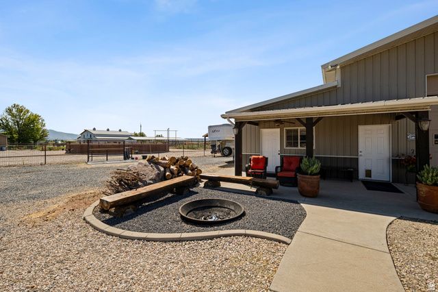 1829 W HERITAGE RANCH DR, Farr West, UT 84404