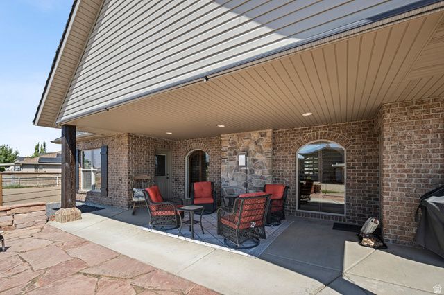1829 W HERITAGE RANCH DR, Farr West, UT 84404
