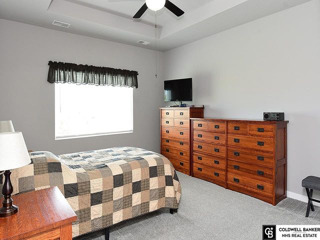 10560 Port Royal Drive, Papillion, NE 68046