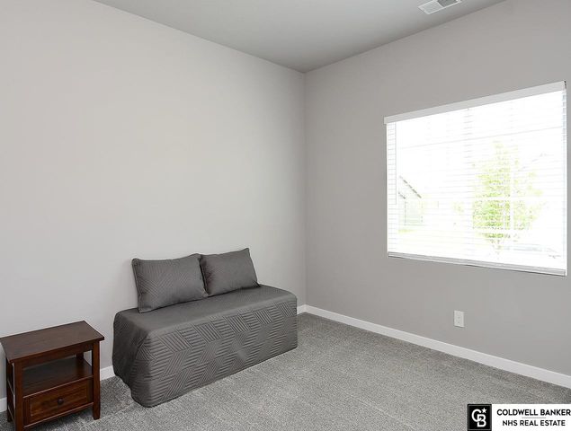 10560 Port Royal Drive, Papillion, NE 68046