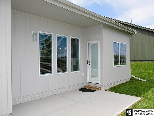 10560 Port Royal Drive, Papillion, NE 68046