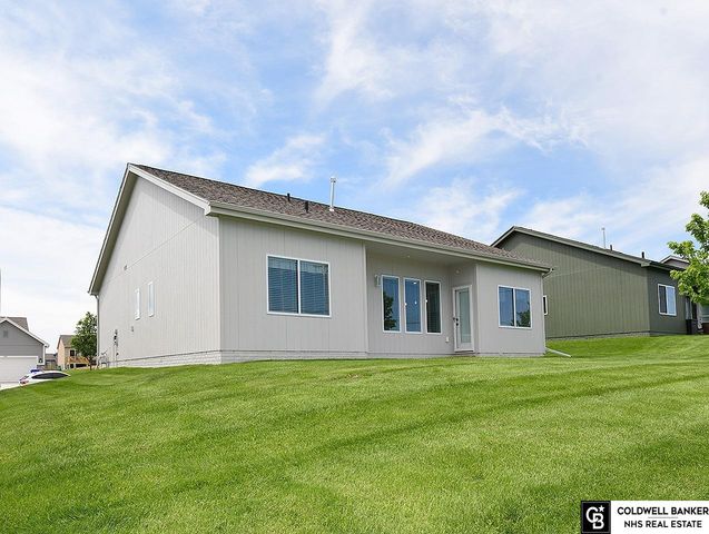 10560 Port Royal Drive, Papillion, NE 68046