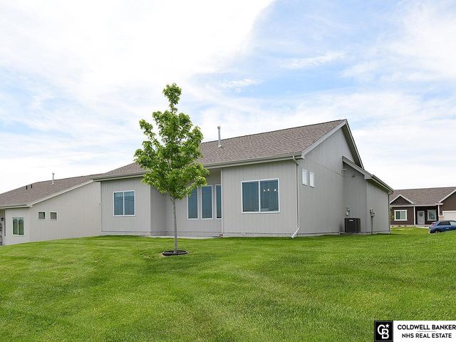 10560 Port Royal Drive, Papillion, NE 68046
