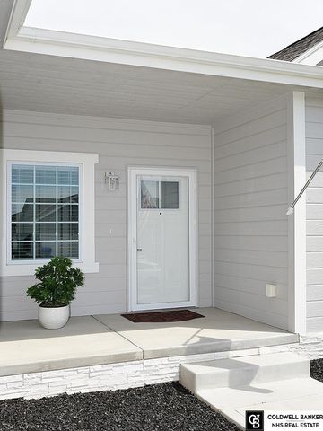 10560 Port Royal Drive, Papillion, NE 68046