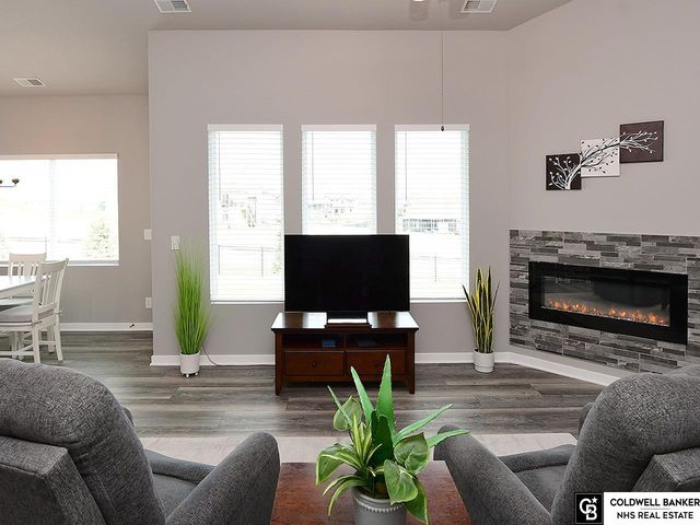 10560 Port Royal Drive, Papillion, NE 68046