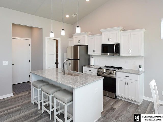 10560 Port Royal Drive, Papillion, NE 68046