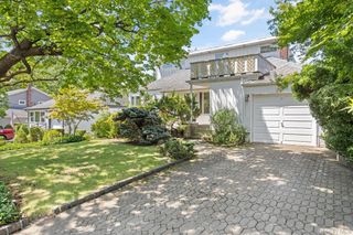 24 Cornell Drive, Great Neck, NY 11020