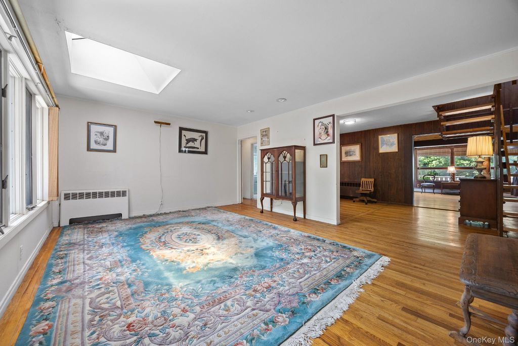 24 Cornell Drive, Great Neck, NY 11020 — photo 5