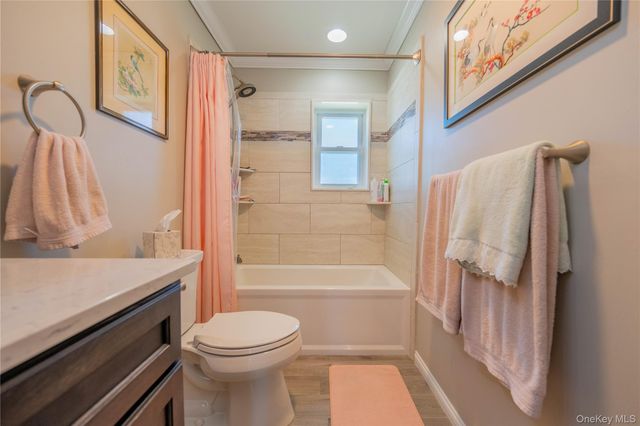 231 artist lake Drive, Middle Island, NY 11953
