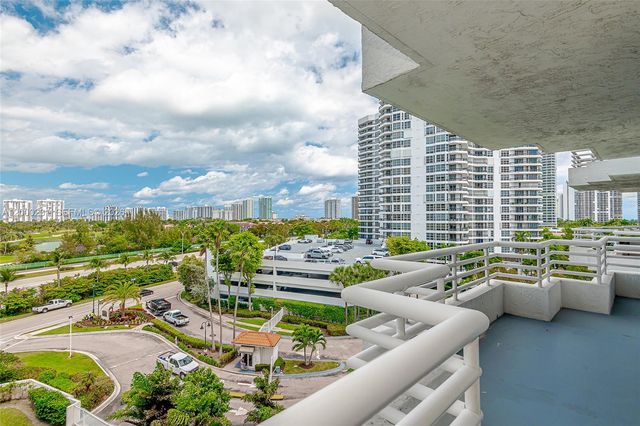 3300 NE 192nd St 711, Aventura, FL 33180