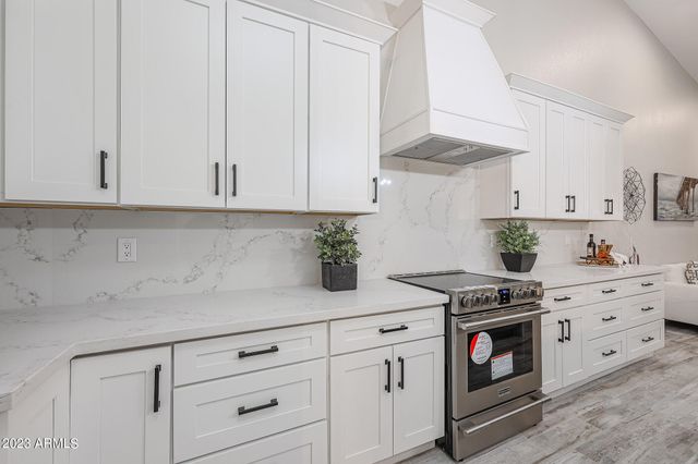 8941 E MAPLE Drive, Scottsdale, AZ 85255