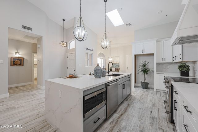 8941 E MAPLE Drive, Scottsdale, AZ 85255