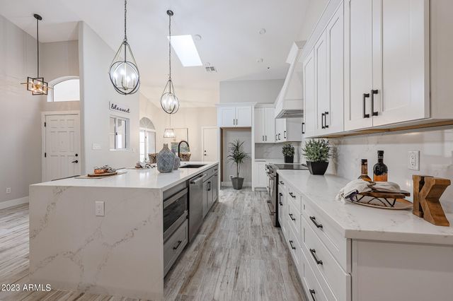 8941 E MAPLE Drive, Scottsdale, AZ 85255