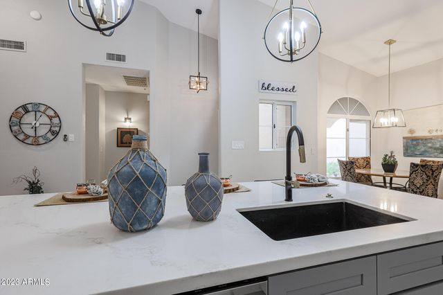 8941 E MAPLE Drive, Scottsdale, AZ 85255
