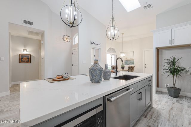 8941 E MAPLE Drive, Scottsdale, AZ 85255