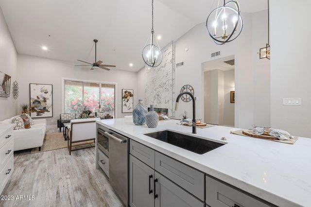8941 E MAPLE Drive, Scottsdale, AZ 85255