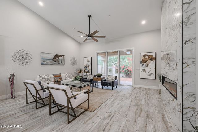 8941 E MAPLE Drive, Scottsdale, AZ 85255