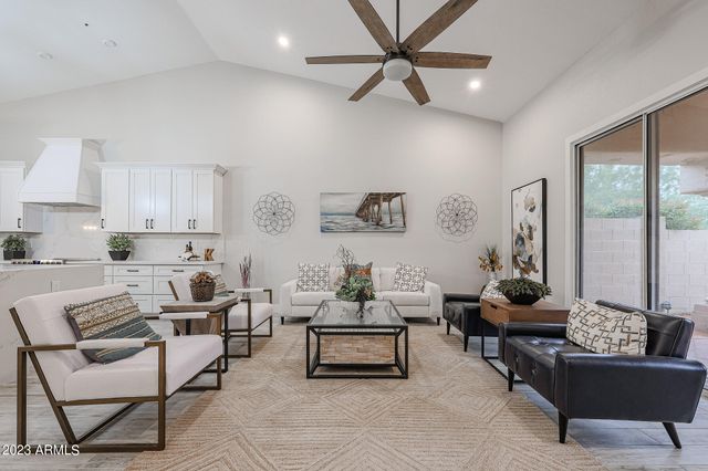 8941 E MAPLE Drive, Scottsdale, AZ 85255