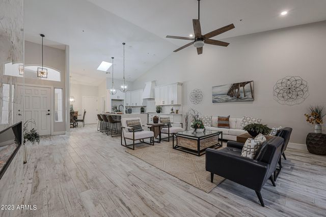 8941 E MAPLE Drive, Scottsdale, AZ 85255