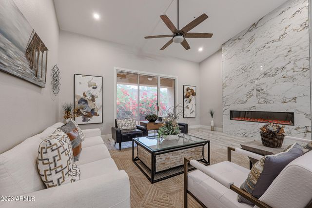 8941 E MAPLE Drive, Scottsdale, AZ 85255