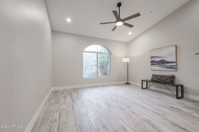 8941 E MAPLE Drive, Scottsdale, AZ 85255
