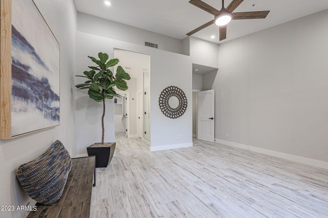 8941 E MAPLE Drive, Scottsdale, AZ 85255