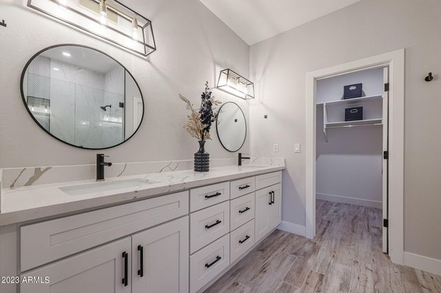 8941 E MAPLE Drive, Scottsdale, AZ 85255